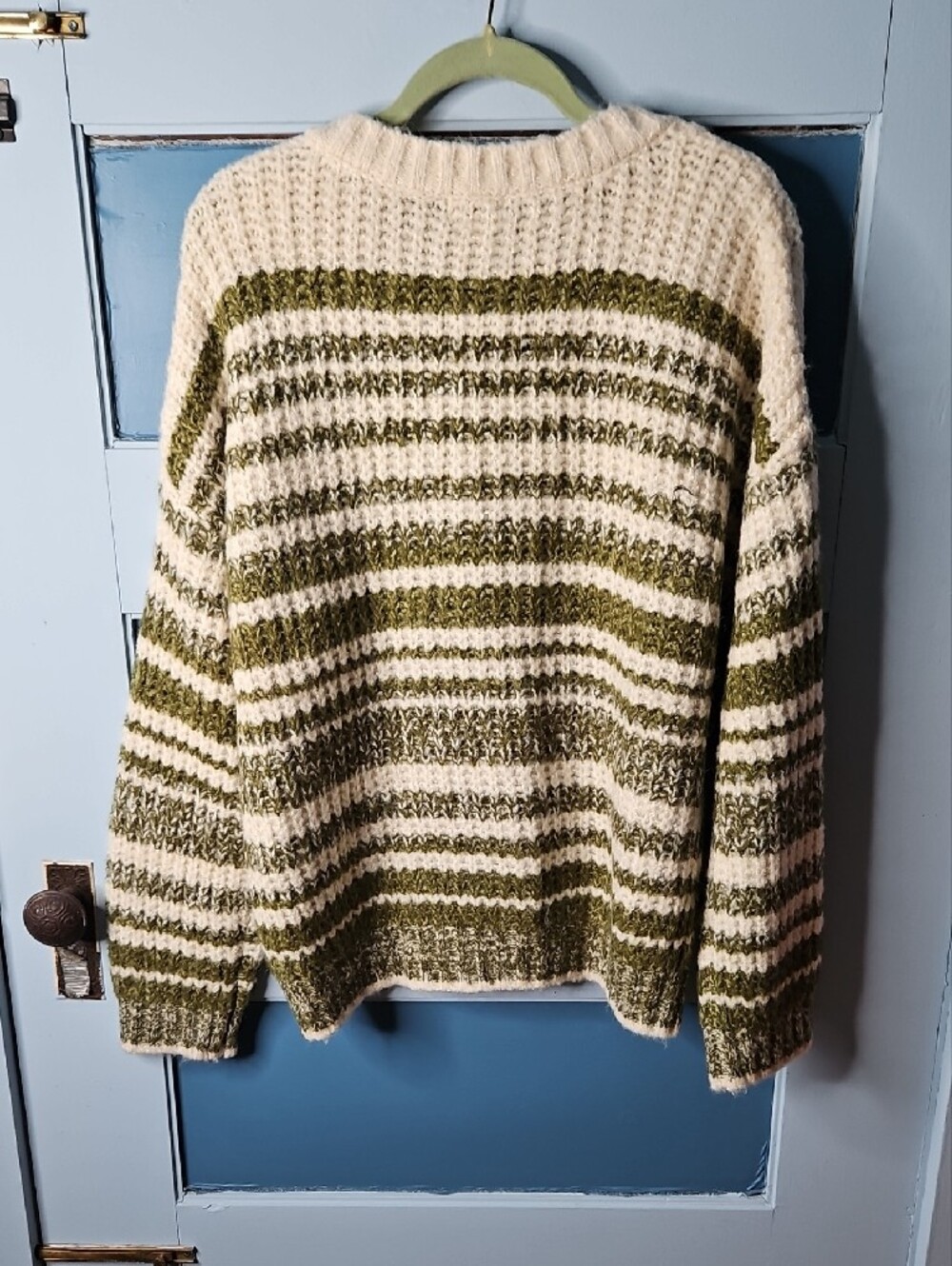 Wonderly Cozy Striped V-Neck Sweater in Cream and Olive Size Large - Picture 4 of 8
